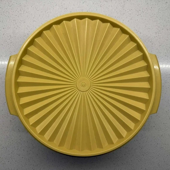 VINTAGE TUPPERWARE HARVEST GOLD SALAD BOWL SET 6 BOWLS & SERVING BOWL - Picture 4 of 5